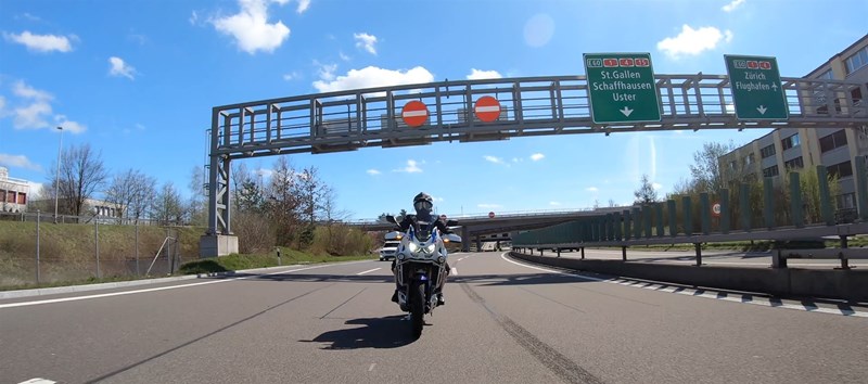 Die Africa Twin Adventure Sports 2024 ist super komfortabel für Pendelfahrten auf der Autobahn