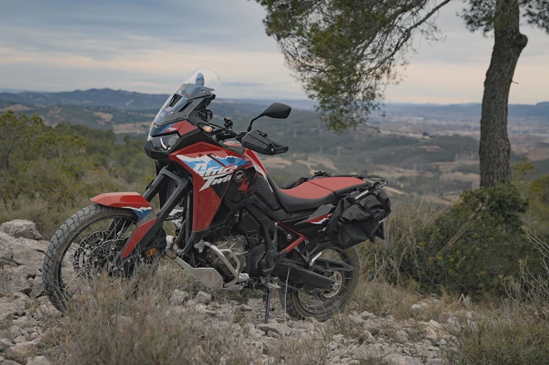 Honda Africa Twin versus Husqvarna Norden 901 2024 Honda Africa Twin versus Husqvarna Norden 901 2024