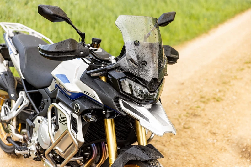 Dashcam und Totwinkelassistent - die Voge DS900X hat es standardmäßig mit dabei Dashcam und Totwinkelassistent - die Voge DS900X hat es standardmäßig mit dabei