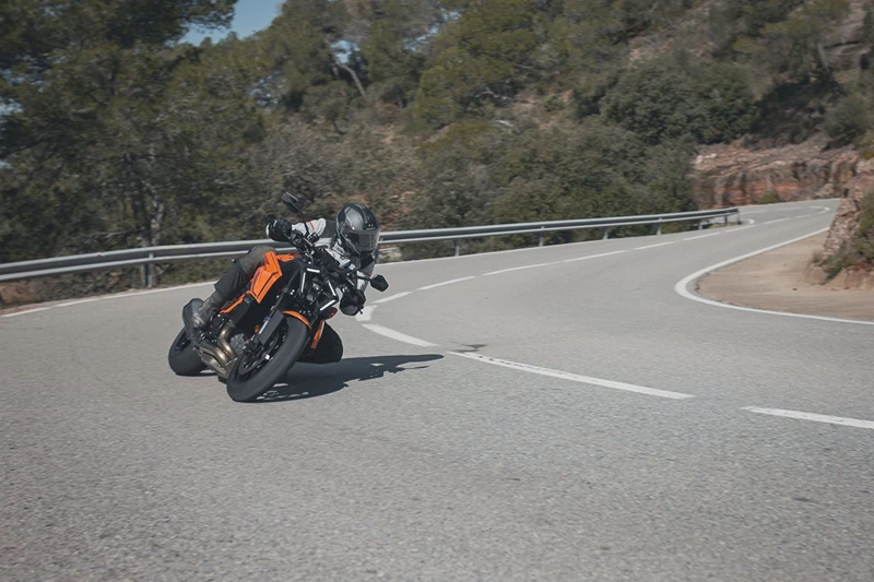 KTM 1390 Super Duke R EVO Test 2024 KTM 1390 Super Duke R EVO Test 2024