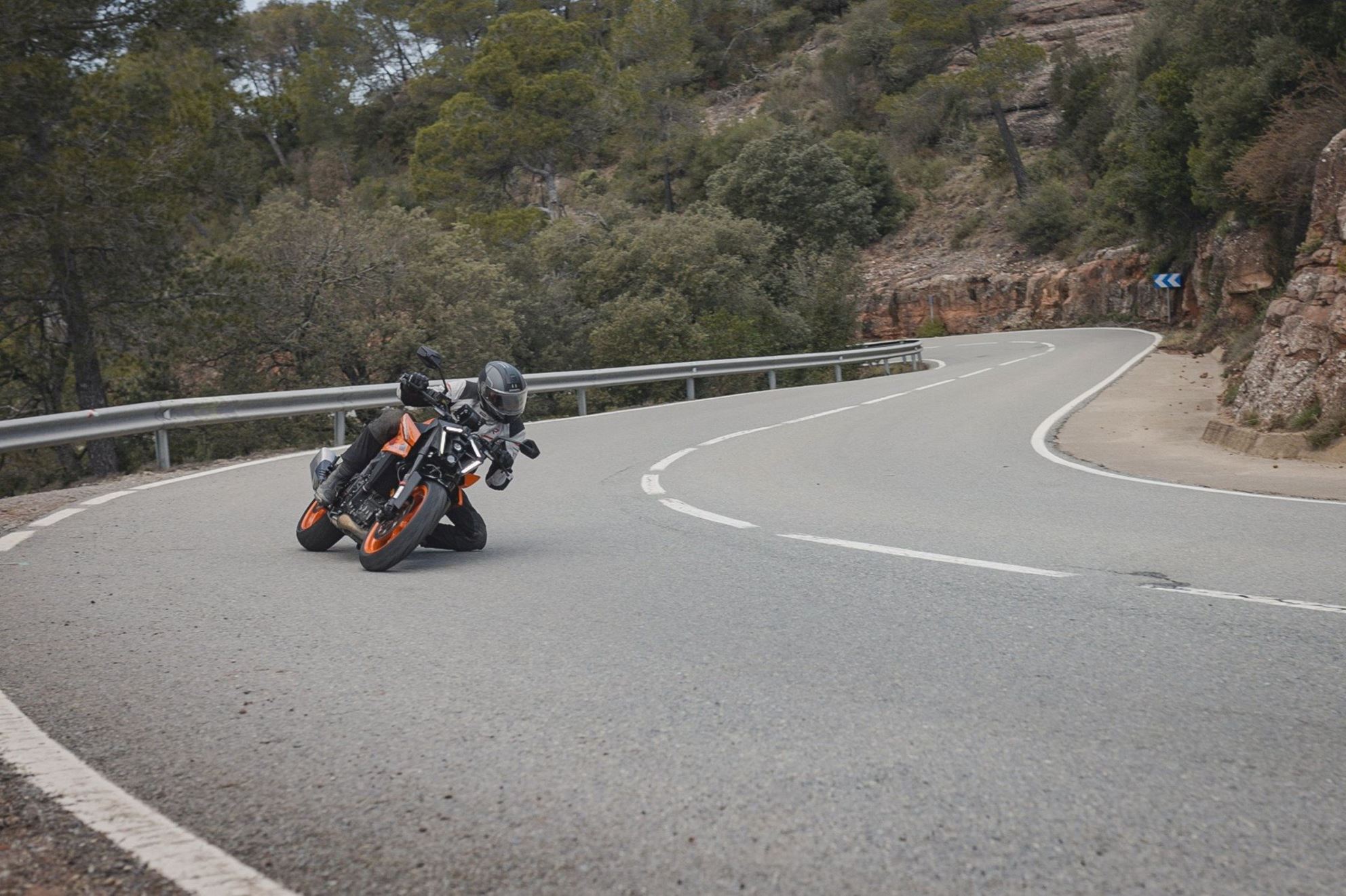 KTM 990 Duke frente a KTM 1390 Super Duke R EVO 2024