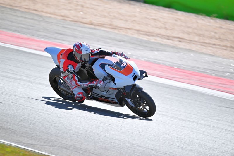 KTM RC 8C 2024 Test auf der Portimao GP-Strecke