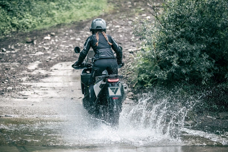 Modeka Hydron Lady Kombi in vollem Einsatz Modeka Hydron Lady Kombi in vollem Einsatz