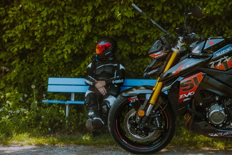 Suzuki GSX-S1000 EVO: Ein Motorrad für Landstrasse, Alpenpässe und Renstrecke Suzuki GSX-S1000 EVO: Ein Motorrad für Landstrasse, Alpenpässe und Renstrecke