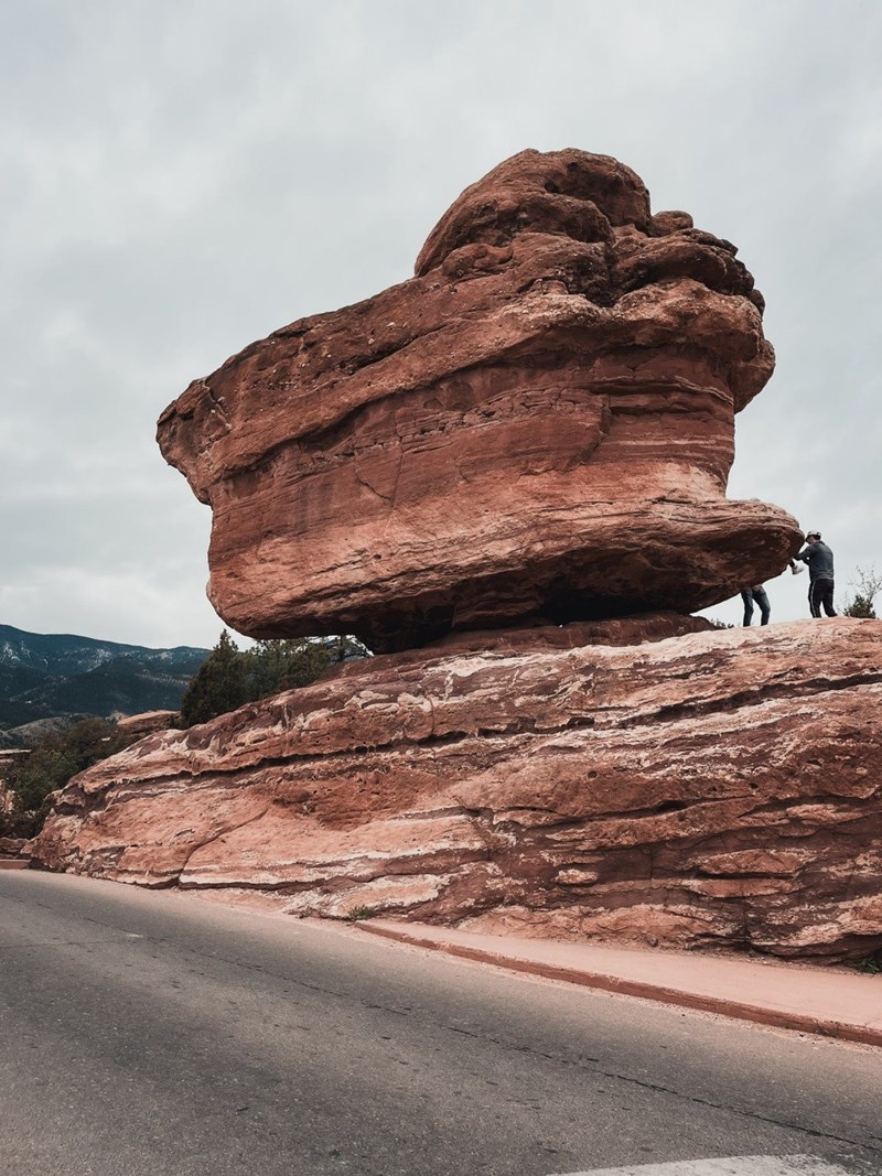 Balancing Rock, Garden of the Gods, Colorado Balancing Rock, Garden of the Gods, Colorado