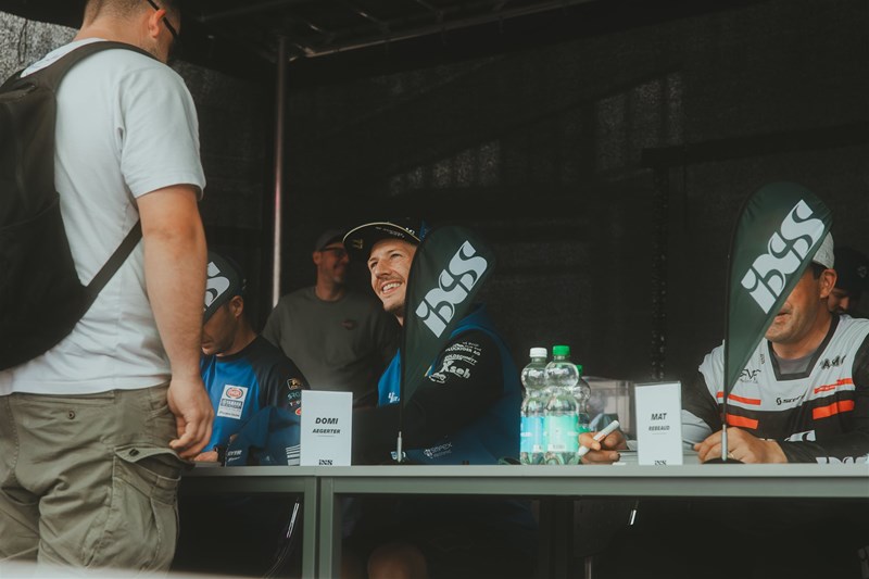 Autogrammstunde der Motorradsport Legenden