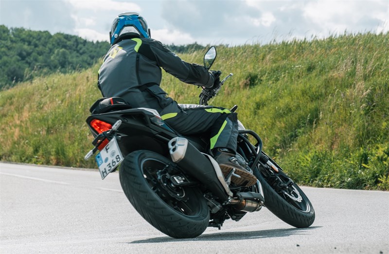 Motorradfahren lernen - richtig bremsen in der Kurve