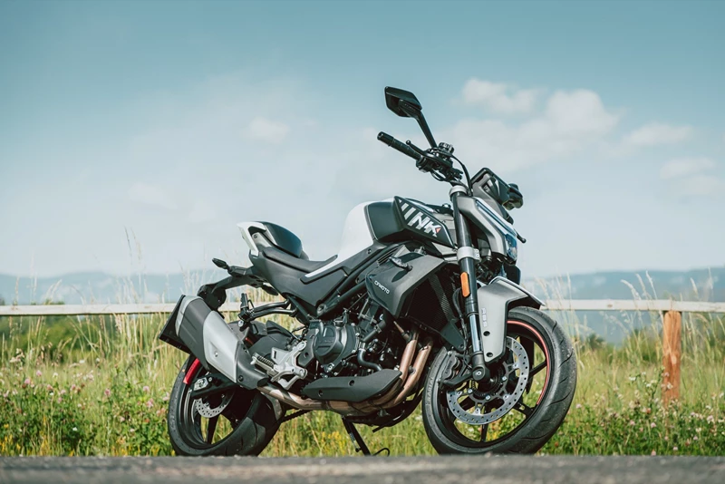 Sieht gut aus: CFMOTO 450NK beim 1000PS Nakedbike Test 2024 Sieht gut aus: CFMOTO 450NK beim 1000PS Nakedbike Test 2024