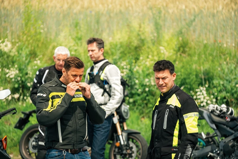 1000PS Nakedbike Test im Frühjahr 2024 - Insgesamt waren 20 Teammitglieder im Einsatz - vor und hinter den Kulissen 1000PS Nakedbike Test im Frühjahr 2024 - Insgesamt waren 20 Teammitglieder im Einsatz - vor und hinter den Kulissen