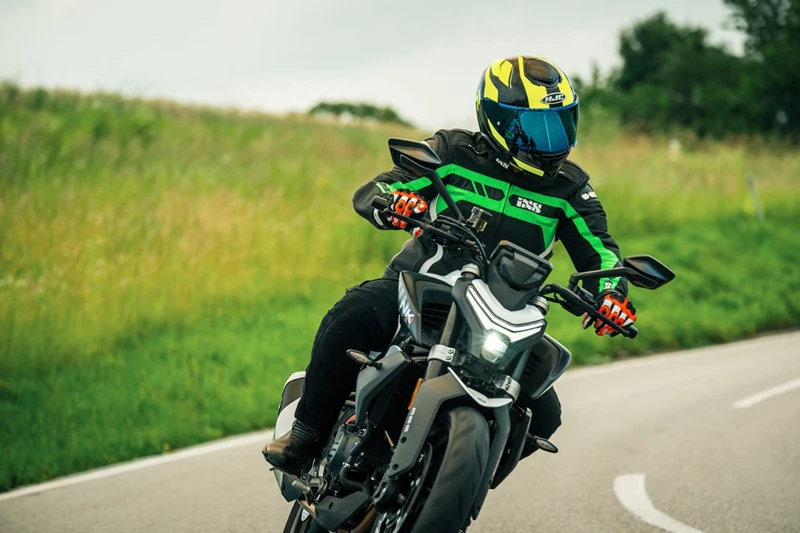 Die CFMOTO wurde beim Test von insgesamt 12 Piloten gefahren und bewertet! Die CFMOTO wurde beim Test von insgesamt 12 Piloten gefahren und bewertet!