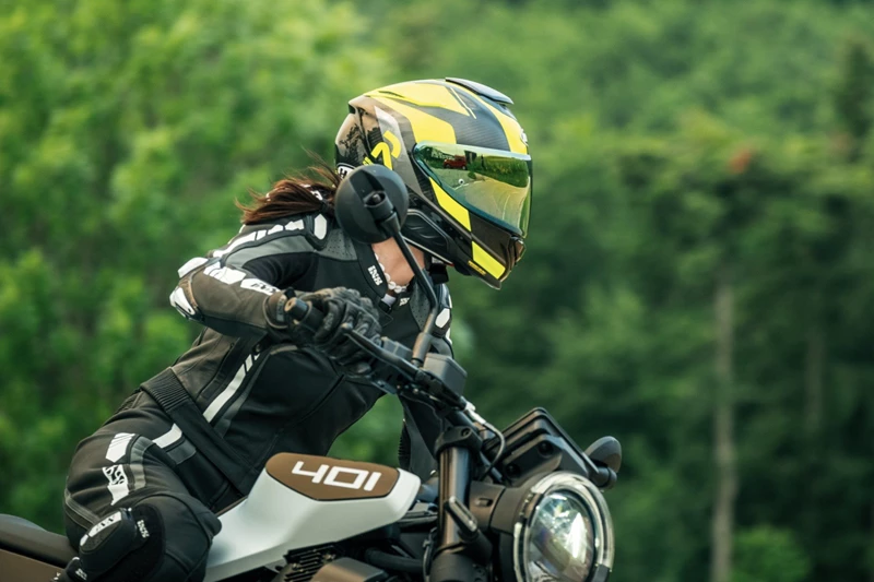 Die Husqvarna Vitpilen 401 beim Naked Bike Test 2024 Die Husqvarna Vitpilen 401 beim Naked Bike Test 2024