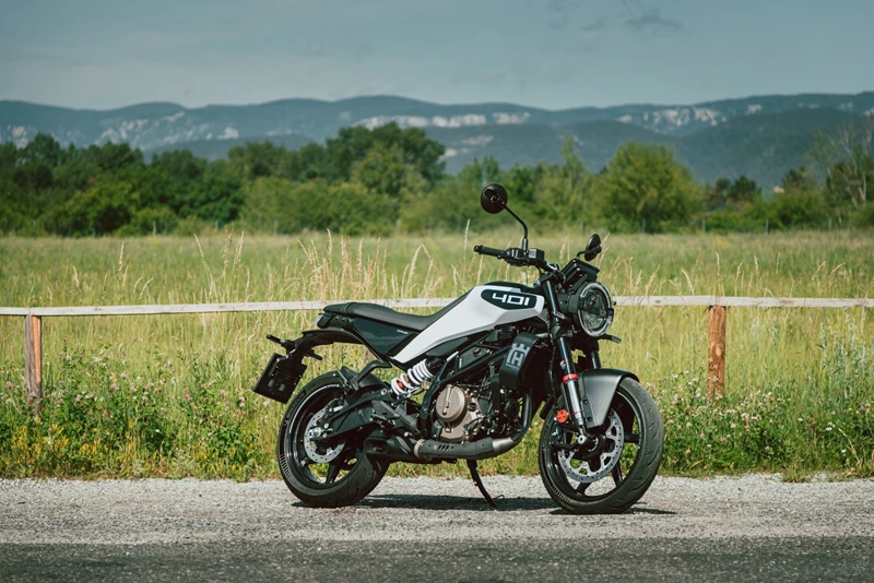 Die Husqvarna Vitpilen 401 beim Nakedbike Test 2024 Die Husqvarna Vitpilen 401 beim Nakedbike Test 2024