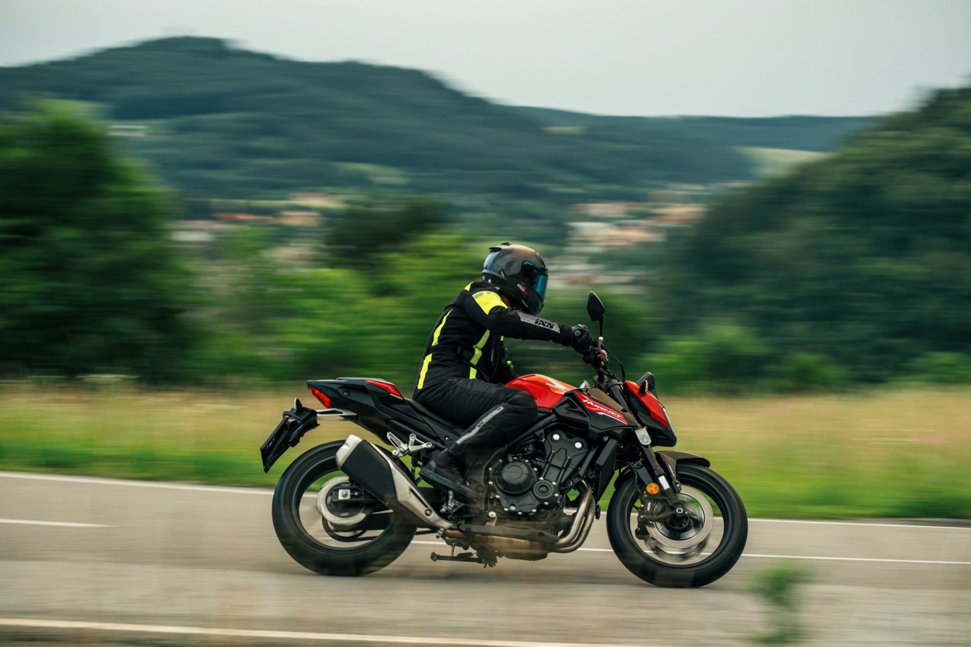 Hace feliz a un amplio público: La Honda CB500 Hornet 2024