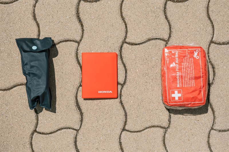 Motorradfahren lernen - Verbandszeug, Bordwerkzeug, Bedienungsanleitung