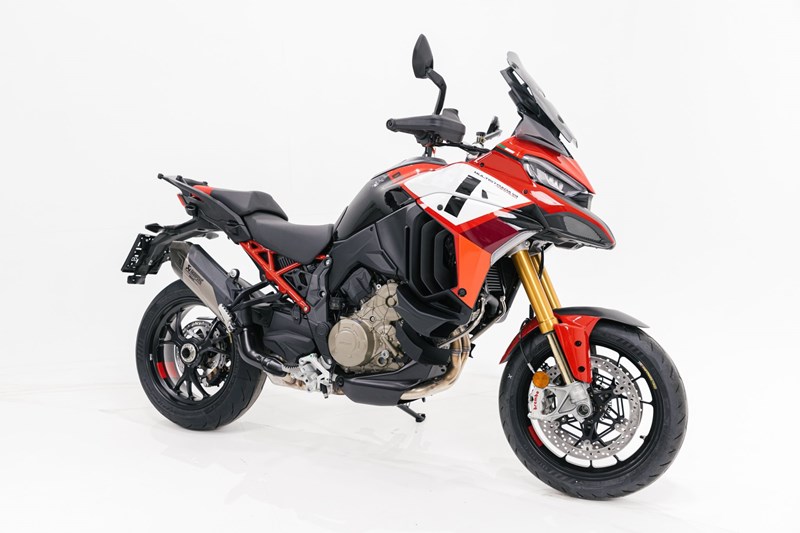 In Modellen wie der Ducati Multistrada V4 Pikes Peak setzen Hersteller gerne auf die Öhlins Produkte.
