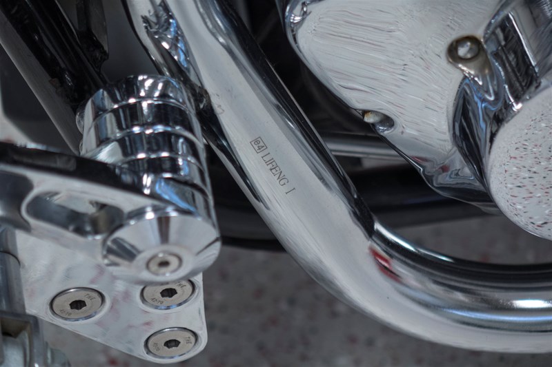 Ohne E-Prüfzeichen ist der Auspuff nicht straßenzugelassen; hier ein gefälschtes E-Prüfzeichen! 