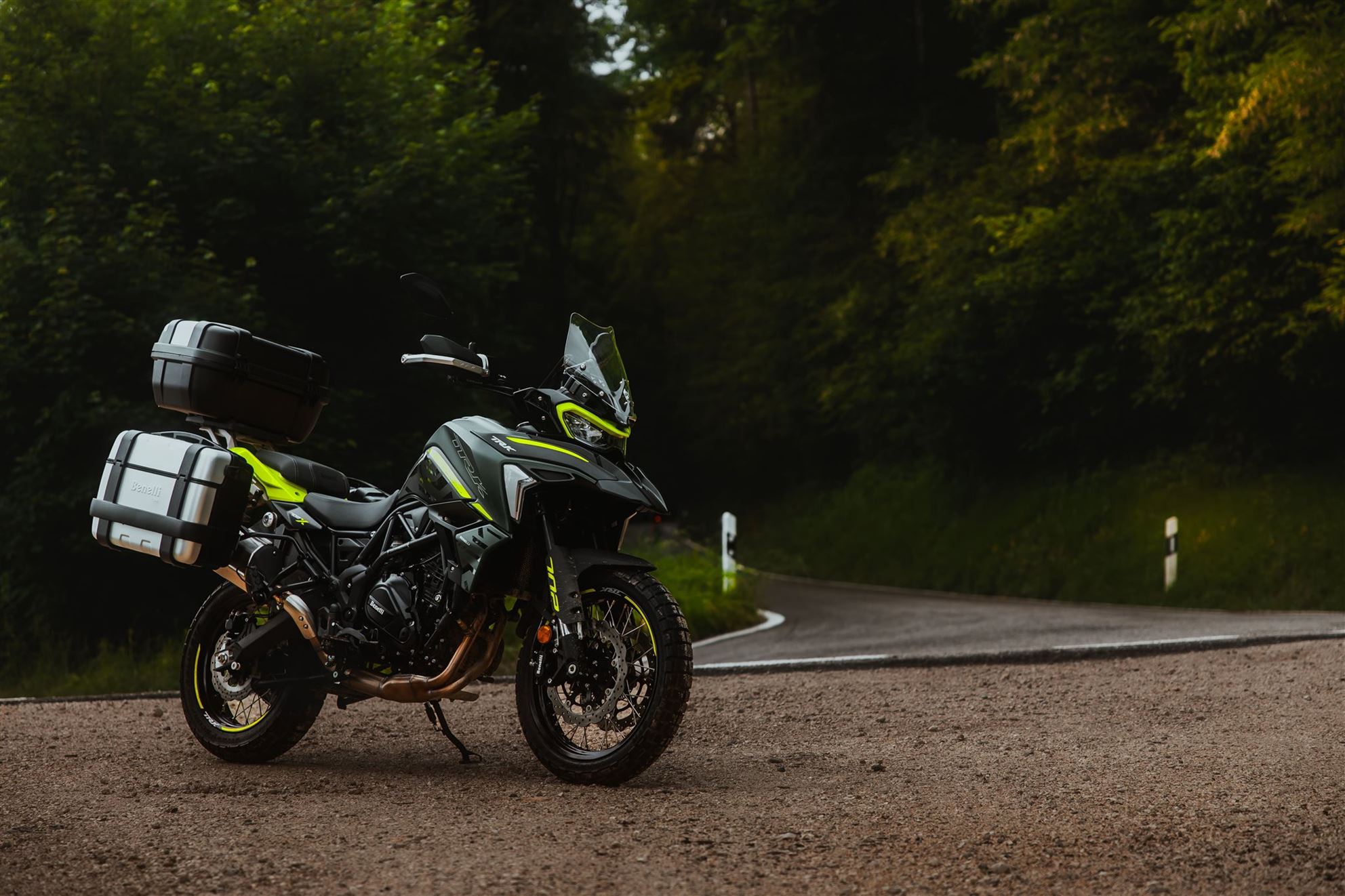 Le week-end bien utilisé - La Benelli TRK 702X promet beaucoup de plaisir sur la route et peut également être conduite en off-road