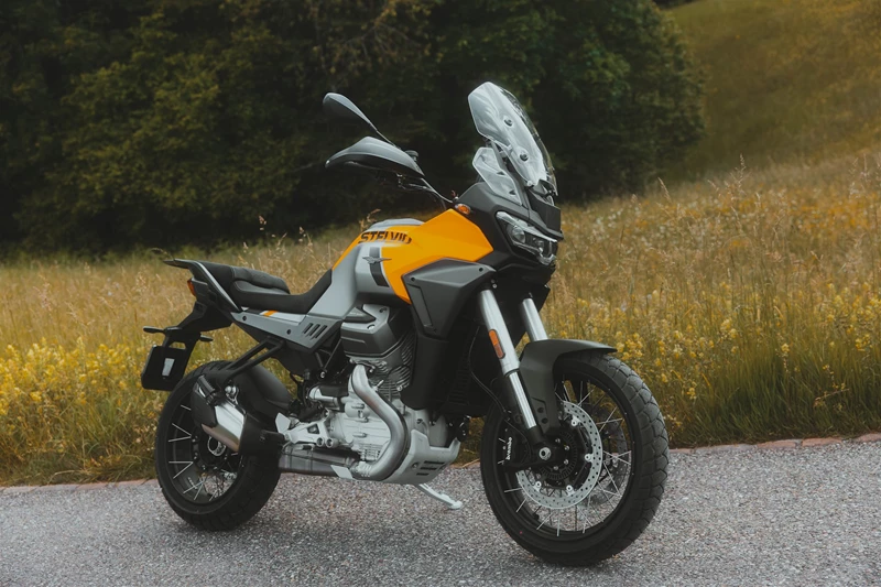 Die Moto Guzzi Stelvio 2024 getestet im zürcher Oberland.  Die Moto Guzzi Stelvio 2024 getestet im zürcher Oberland.