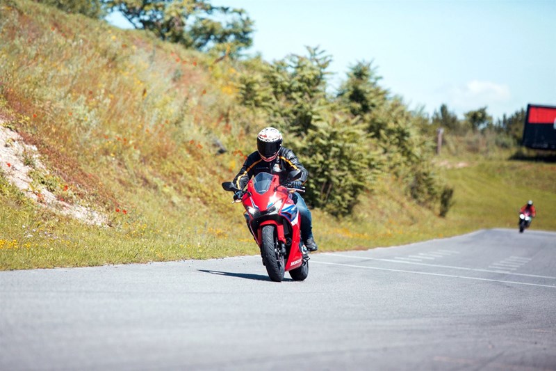 Die Honda CBR500R stellt eine unaufgeregte, aber solide Wahl dar. Die Honda CBR500R stellt eine unaufgeregte, aber solide Wahl dar.