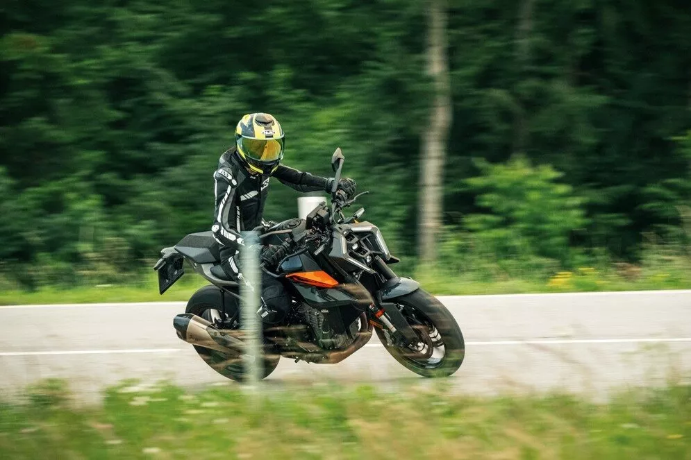 KTM 990 Duke beim Nakedbike Test 2024