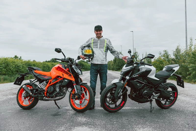 KTM 390 Duke und CFMOTO 450 NK beim großen Nakedbike Test für die A2 Klasse KTM 390 Duke und CFMOTO 450 NK beim großen Nakedbike Test für die A2 Klasse