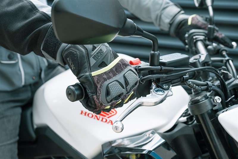 Motorradfahren lernen - der Gasgriff Beispiel Honda Motorradfahren lernen - der Gasgriff Beispiel Honda