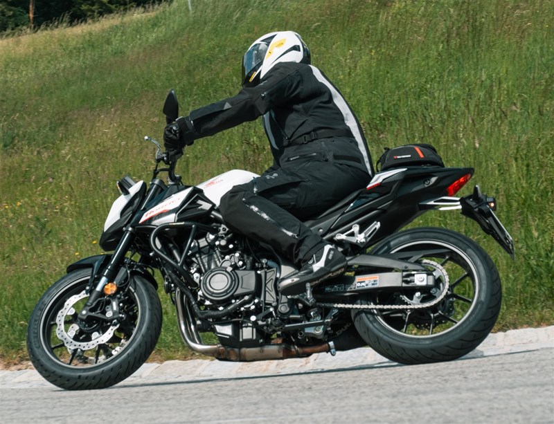 Motorradfahren lernen - die Gasannahme Beispiel Honda Motorradfahren lernen - die Gasannahme Beispiel Honda
