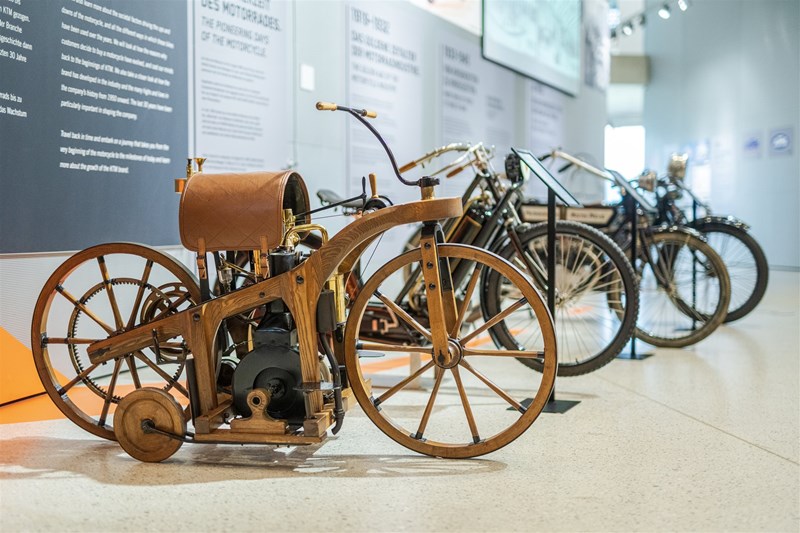 Ein Einblick in die Sonderausstellung "137 Jahre Motorrad, 70 Jahre KTM, 30 Jahre Überholspur".