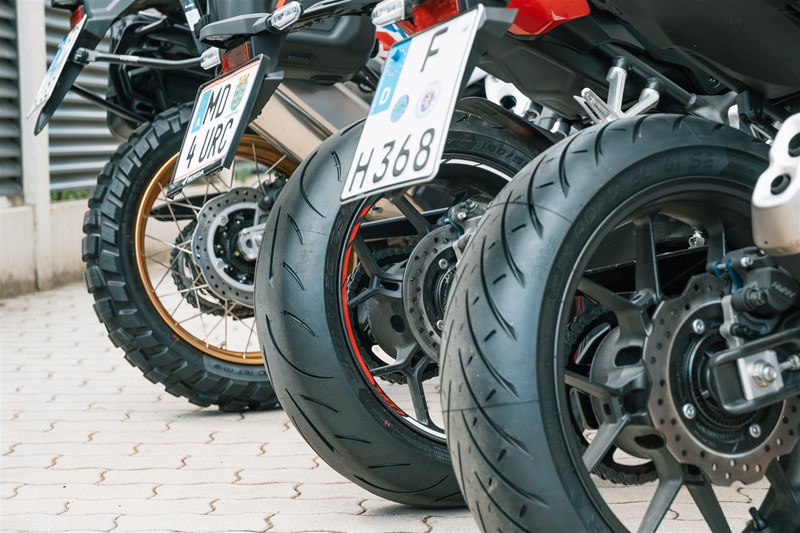 Motorradfahren lernen - Metzeler-Reifen auf Honda-Modellen