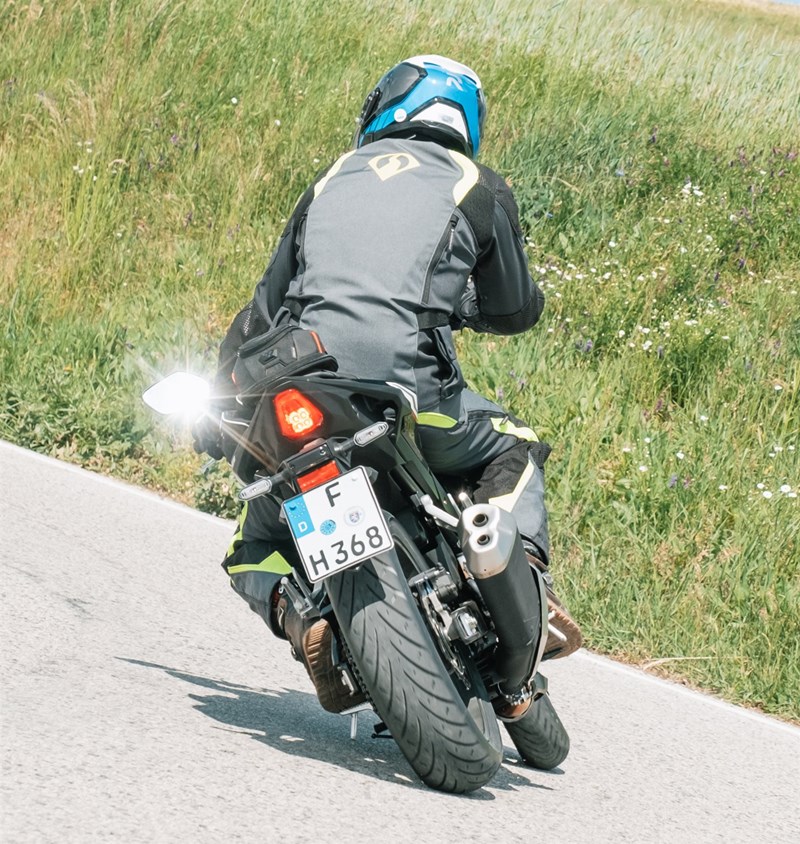 Motorradfahren lernen - Honda CB500 Hornet wird gedrückt