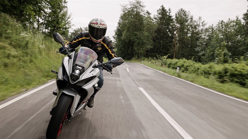 Sportliche Gemütlichkeit auf der Suzuki GSX-8R.