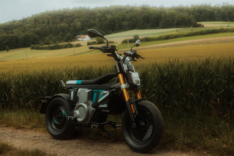 Fahrmodus SURF des BMW CE 02 besonders auf losem Untergrund nützlich Fahrmodus SURF des BMW CE 02 besonders auf losem Untergrund nützlich