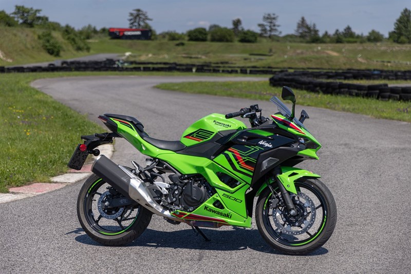 Die Ninja 500 gefällt quer durch die Bank.