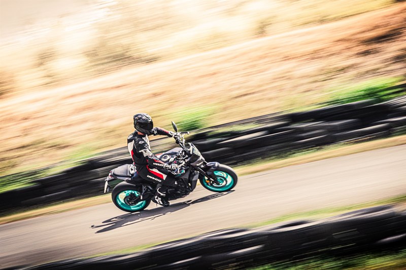 10 Runden auf der Supermoto Strecke - mit der MT-09