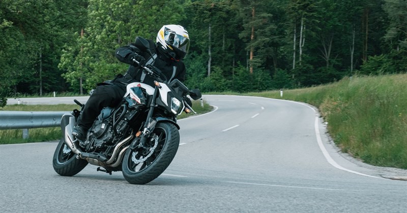 Motorradfahren lernen - Hinterschneiden mit einer Honda CB500 Hornet Motorradfahren lernen - Hinterschneiden mit einer Honda CB500 Hornet