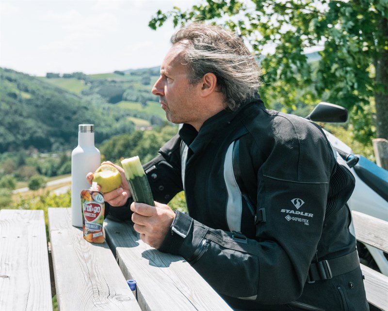 Motorradfahren lernen - die richtige Ernährung während der Motorradfahrt Motorradfahren lernen - die richtige Ernährung während der Motorradfahrt