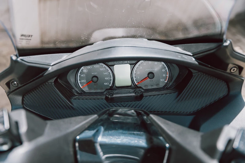 Funktional, aber optisch veraltet: Das Burgman Cockpit. Funktional, aber optisch veraltet: Das Burgman Cockpit.