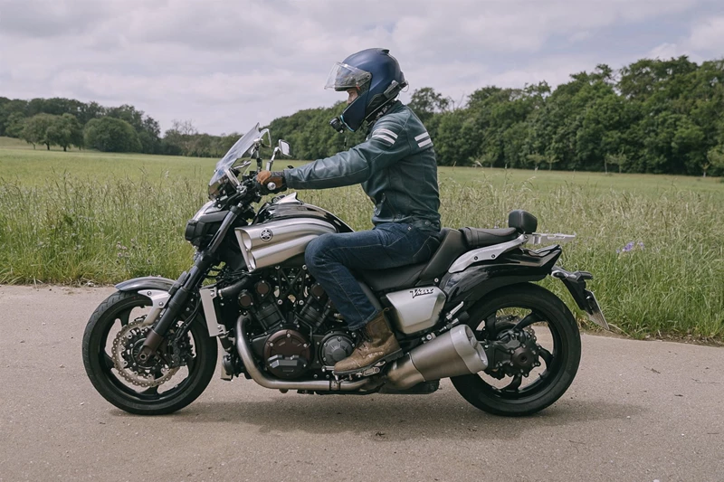 Yamaha Vmax 1700 RP21 Gebrauchtmotorrad Test Yamaha Vmax 1700 RP21 Gebrauchtmotorrad Test