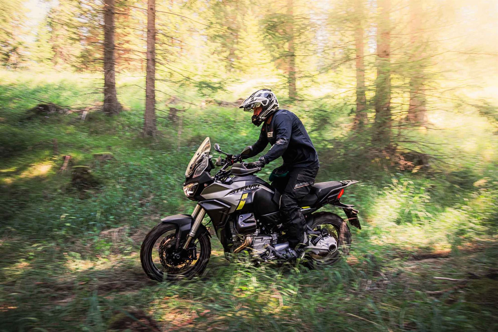 Test Offroad de la Moto Guzzi Stelvio 2024