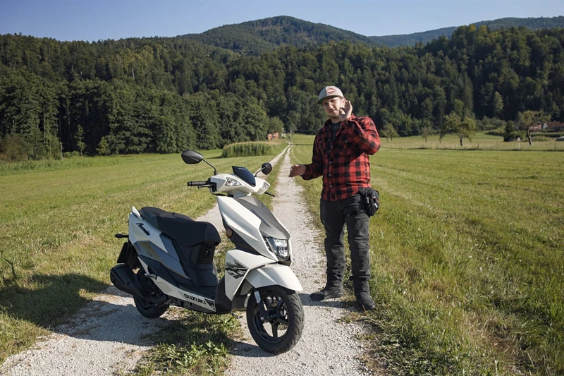 Irgendwo in Slowenien. Der Avenis und ich haben diesen Hügel bezwungen. Irgendwo in Slowenien. Der Avenis und ich haben diesen Hügel bezwungen.