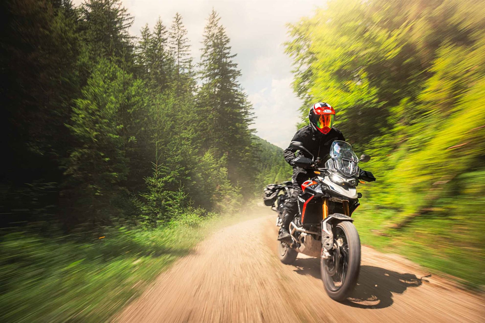 Testování off-road motocyklu Triumph Tiger 900 Rally Pro