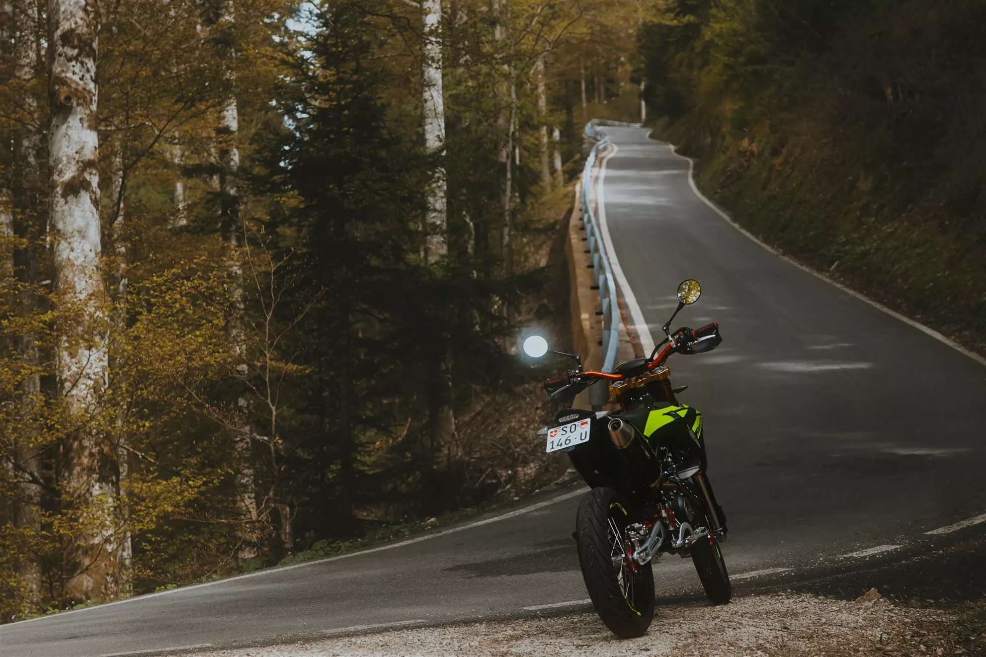 The Balmberg Pass is extremely narrow, and its curves lie in steep sections. Optimal for riding: Fantic XMF 125 - fun, nimble, and easy to handle.