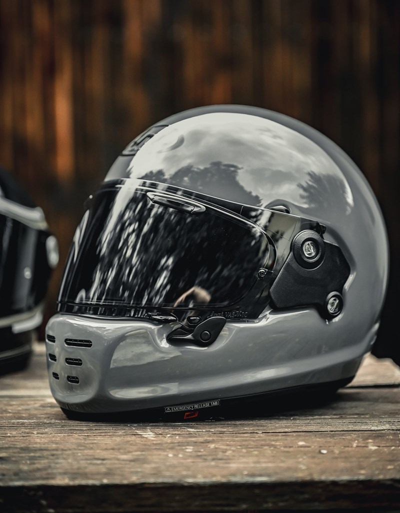 Retro-Motorradhelme im Praxistest