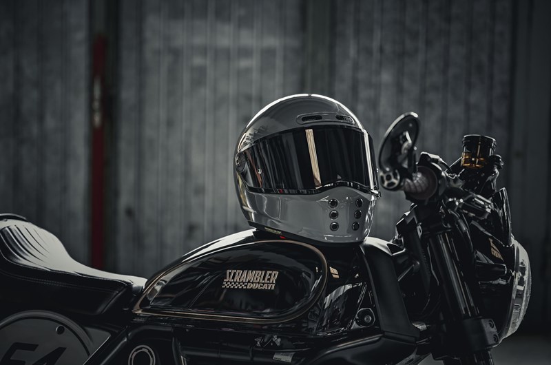 Retro-Motorradhelme im Praxistest