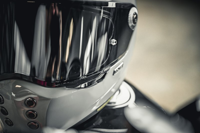 Retro-Motorradhelme im Praxistest