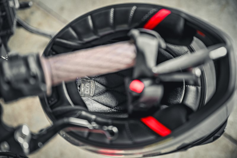 Retro-Motorradhelme im Praxistest