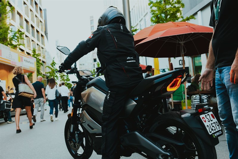 Der NIU RQI konnte an der E-Nova erstmals in der Schweiz probegefahren werden 