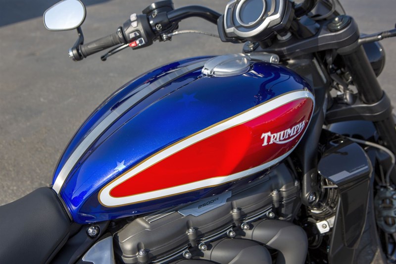 Triumph feiert den 50. Jahrestag von Evel Knievels Rocket Jump Triumph feiert den 50. Jahrestag von Evel Knievels Rocket Jump