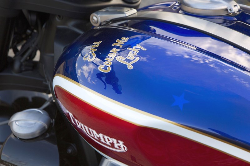 Triumph feiert den 50. Jahrestag von Evel Knievels Rocket Jump Triumph feiert den 50. Jahrestag von Evel Knievels Rocket Jump