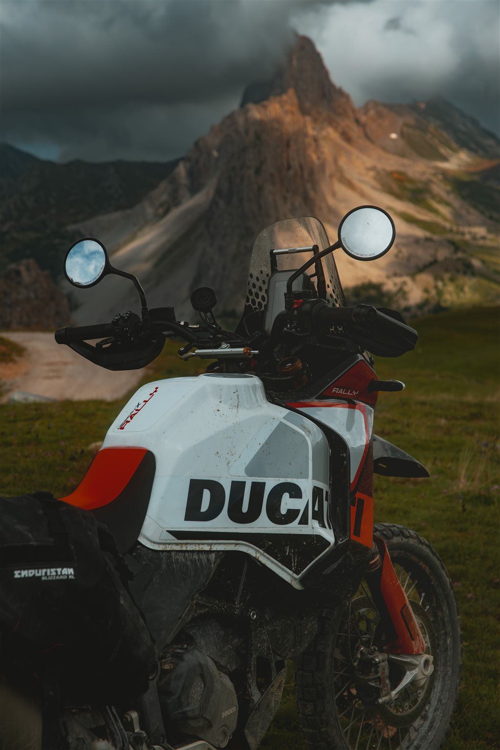 L'écran de la Ducati Desert X Rally n'est pas très intuitif au premier abord - cependant, l'ABS reste désactivé, même si l'électronique est complètement éteinte puis rallumée.